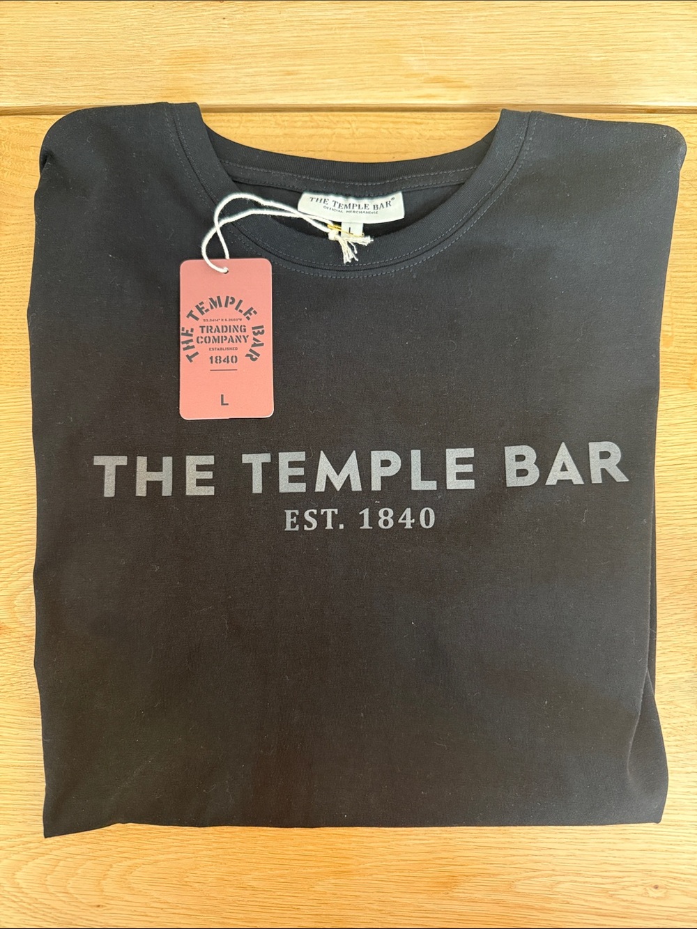 The Temple Bar Black Graphic Tee NWT Dublin purchased Large Unisex.